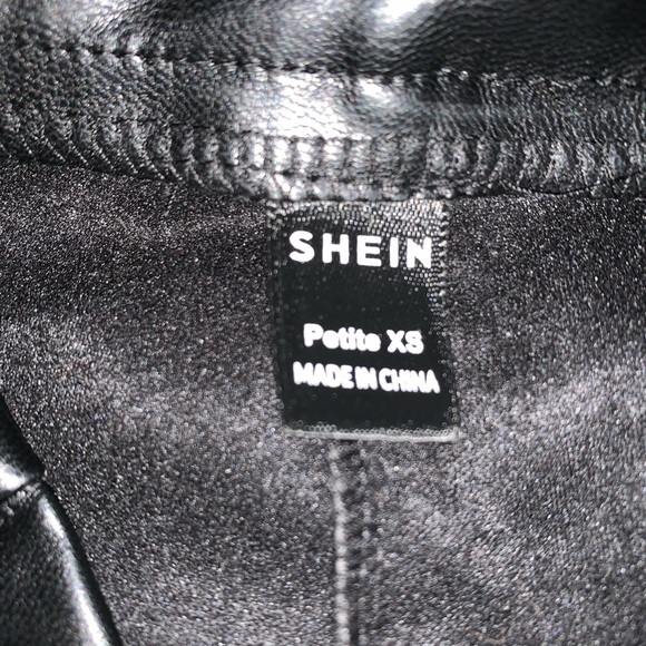🚨ClearOut🚨SHEIN faux leather cargo pants - Picture 4 of 4